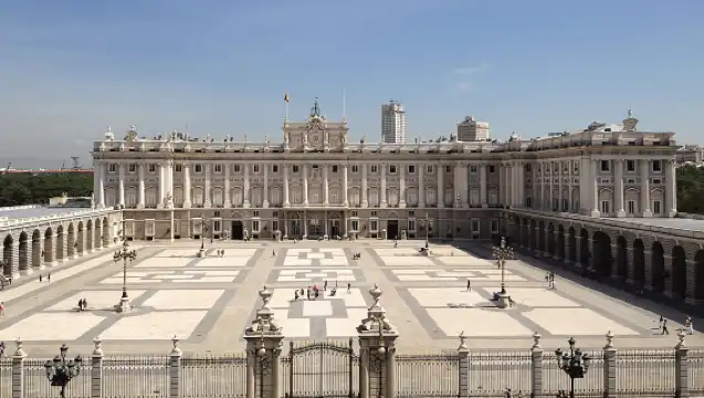 Half-day tour to the Royal Palace of Madrid + Royal Armoury of Madrid in Spain