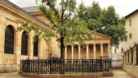 Gaztelugatxe, Mundaka and Gernika Tour from Bilbao