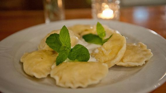 Krakow: Food Tour of 10 Tastings with Pierogi, Vodka & More