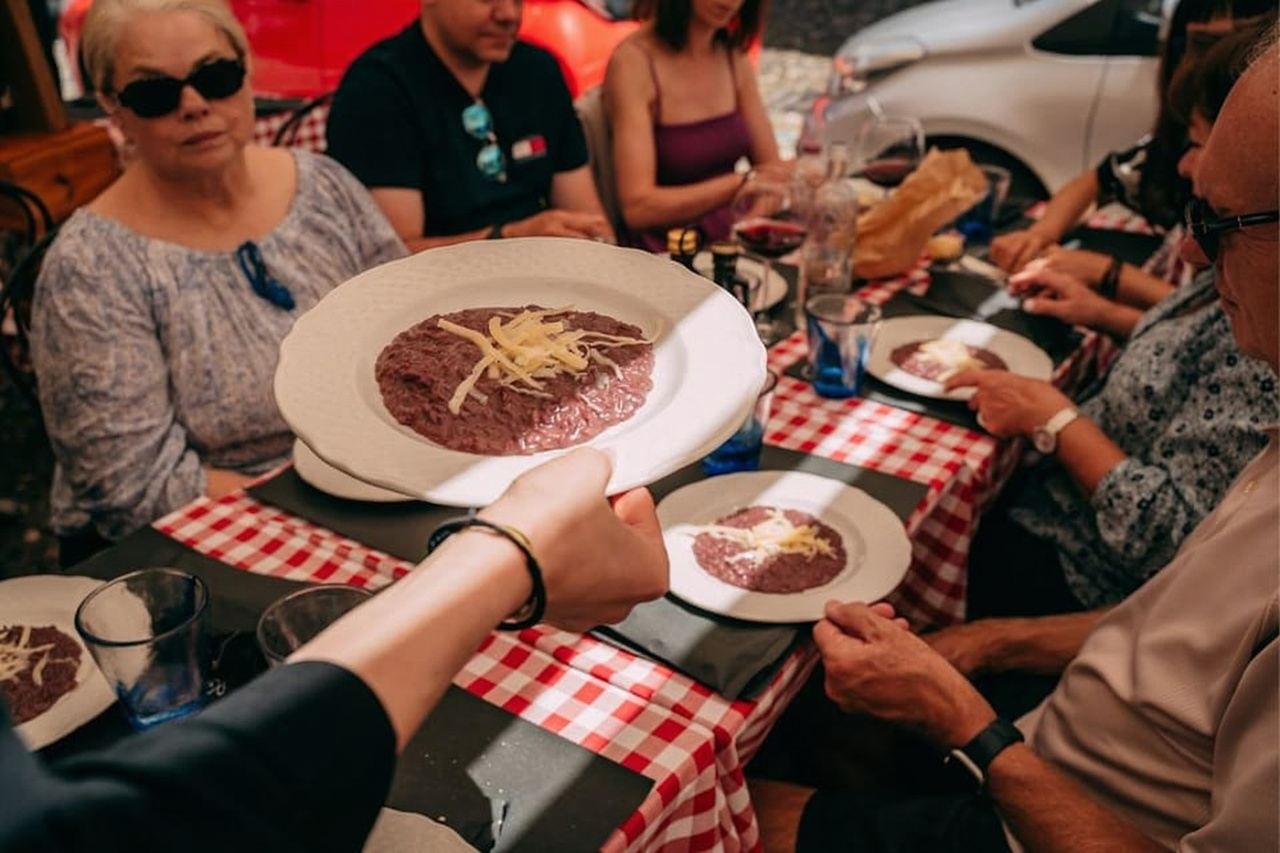 Verona: Guided Food Walking Tour with Amarone Wine tasting