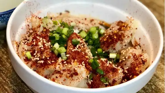 Private All-Inclusive Chengdu Panda Base Tour with Foodie Lunch