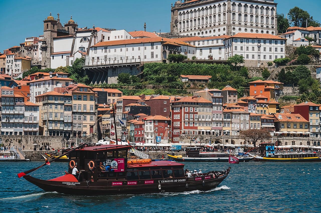 Porto: Bridges Cruise & Sunset & World of Discoveries Option