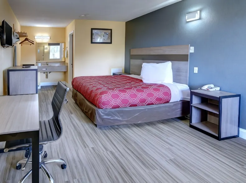 Econo Lodge at Military Circle