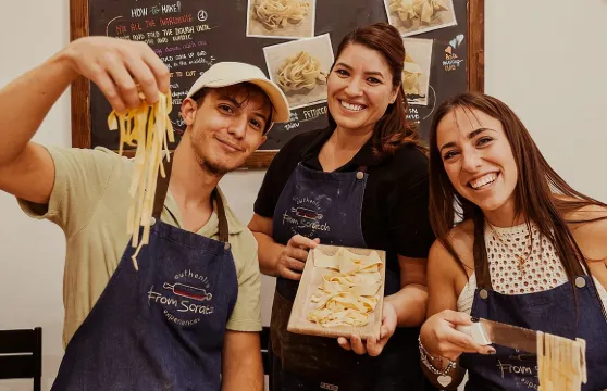 從羅馬出發,前往弗拉斯卡蒂體驗義大利麵製作、葡萄酒品嚐和晚餐。