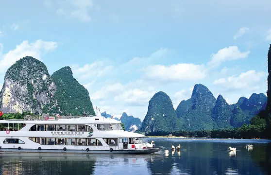 陽朔灕江風景名勝區三星船/四星遊船+遇龍河竹筏漂遊一日【小拼團/獨立包團】
