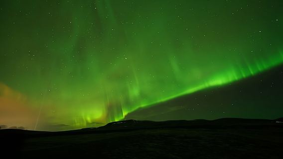 The #1 Northern Lights Tour in Iceland | FREE photos, Homemade Hot Chocolate & cinnamon buns