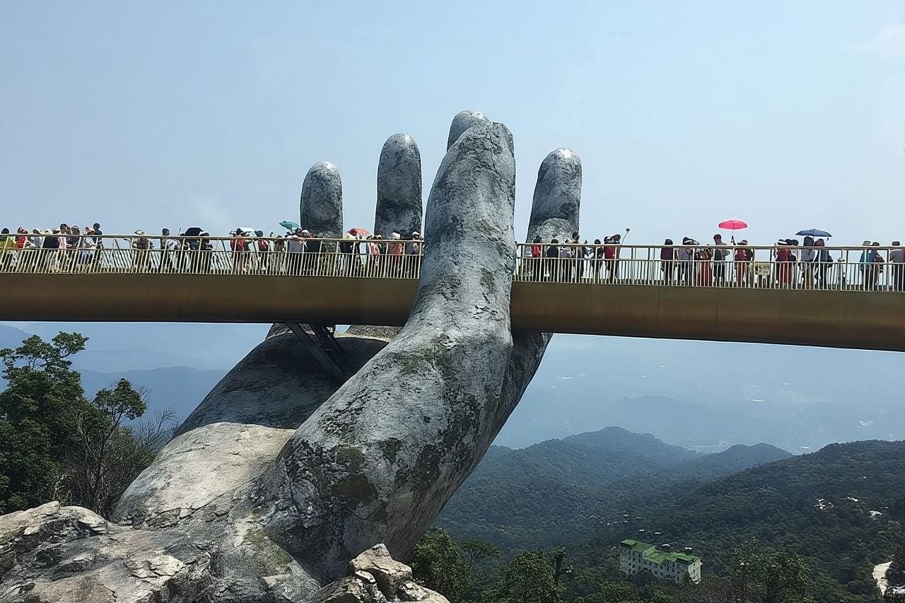 Golden Bridge et Ba Na Hill tôt le matin pour éviter la foule venant de Da Nang ou Hoi An.
