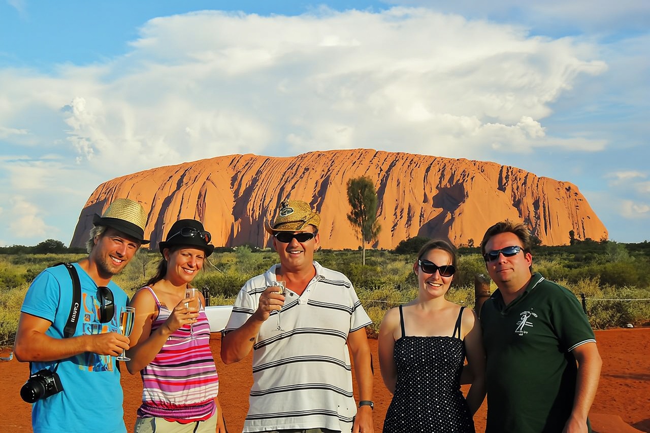 Ayers Rock Day Trip from Alice Springs Including BBQ Dinner