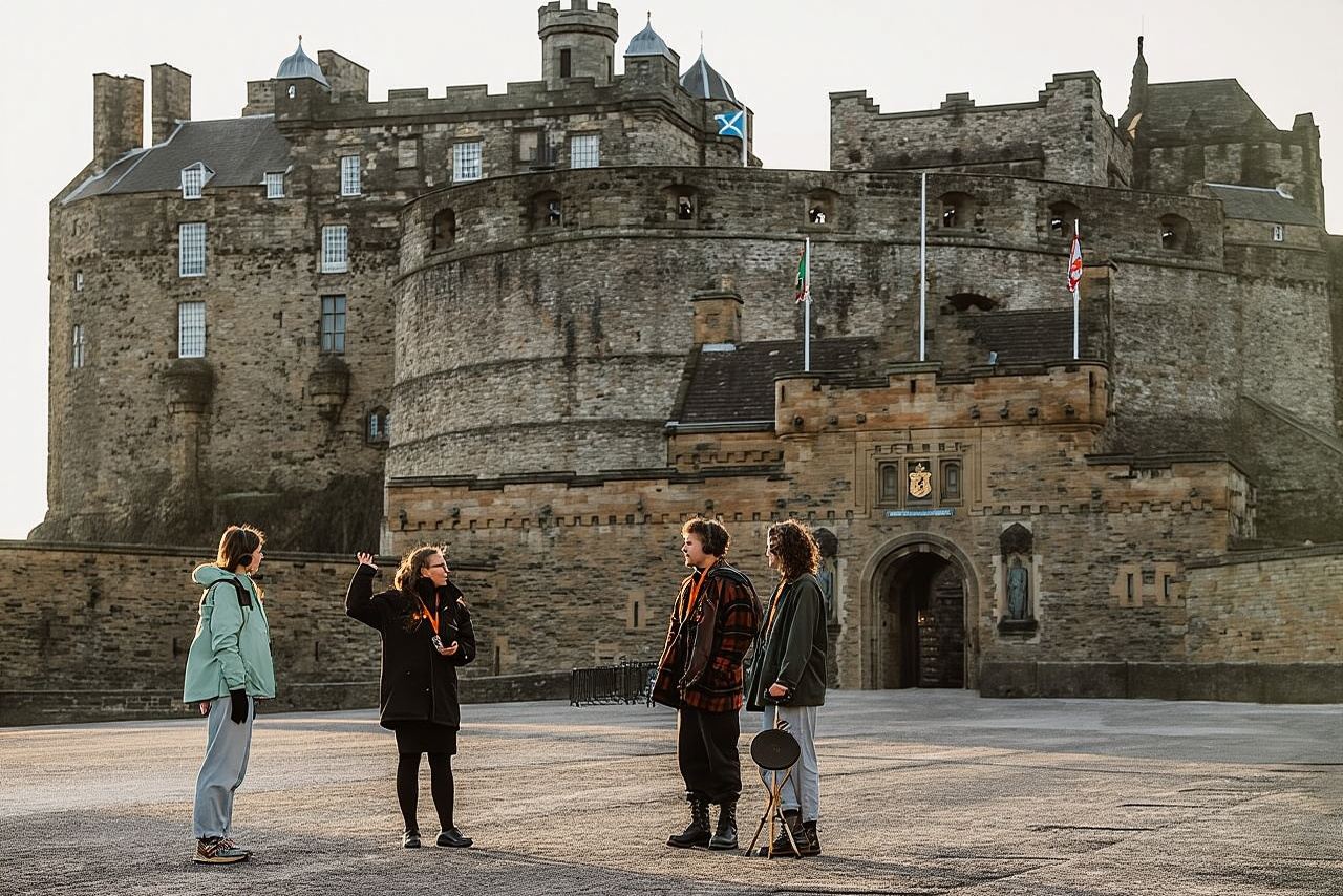 Royal Mile and Edinburgh Castle - Small Group Walking Tour