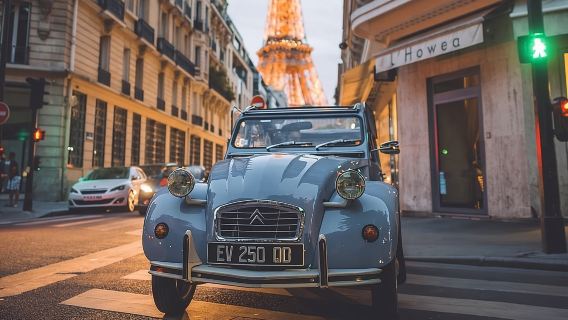 Vintage 2CV Adventure: 2-Hour Paris Highlights Tour