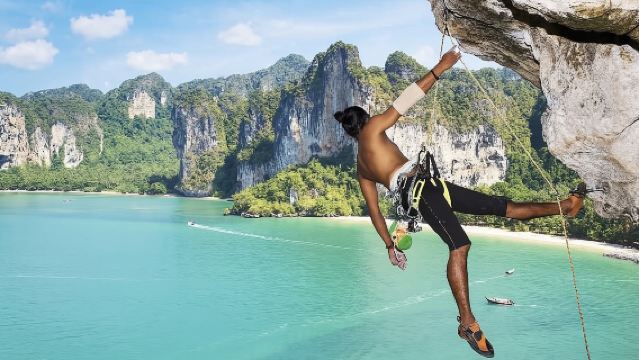 Excursiones de escalada en roca de medio día para principiantes en la playa Railay de Krabi