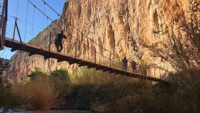 Hike Hanging Bridges and Canyon Túria - Chulilla - OFFICIAL GUIDE