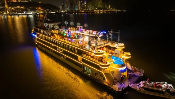 Crucero al atardecer y cena en Halong con el crucero de 5 estrellas Luna Halong