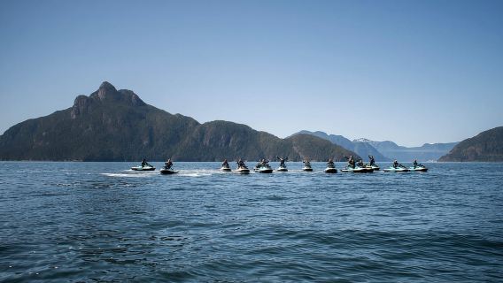 Водный мотоцикл до острова Боуэн, включая пиво, вино, кофе или мороженое