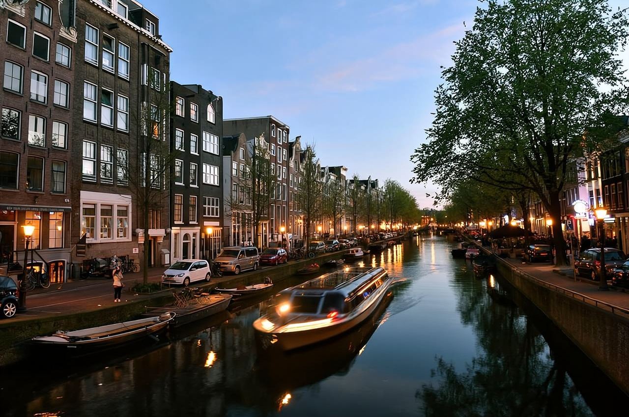 Amsterdam: Red Light District and Local Pub Tour