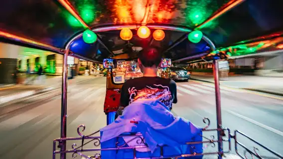 曼谷：嘟嘟車午夜美食之旅