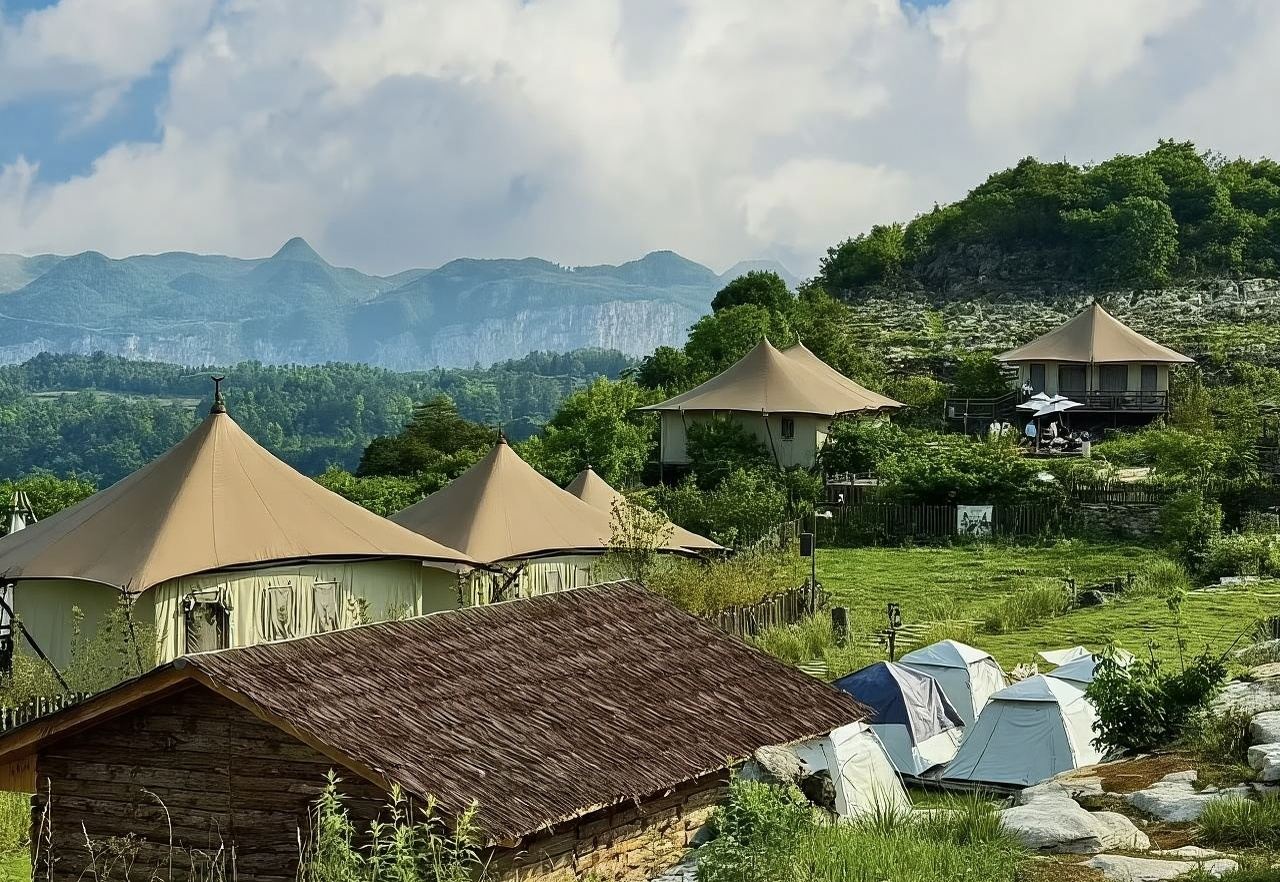 Chongqing: Galería del río Wu + Puente Natural Tres Arcos de Wulong + Lugar turístico del Proyecto 816 [Multilingüe chino e inglés]