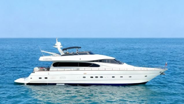 【香港遊艇包船出海】香港 86呎義大利訂製遊艇包船出海觀光娛樂或夜遊維港~暢享水上娛樂