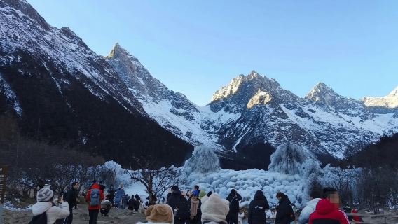 Winter private private chartered tour of Bipenggou (departing from Chengdu)