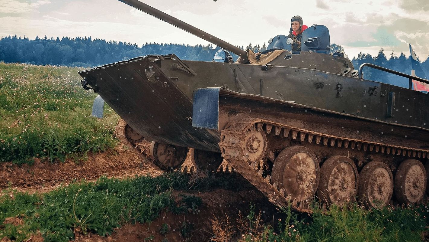 Туры в Россию: Военная база на западе Москвы, комплексный обед/пакет услуг с военными развлечениями, включая танки, стрельбу и RPG