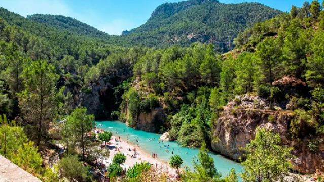 Excursión de un día a Valencia: Piscinas termales de Montanejos + Cascada de la Novia con transporte de ida y vuelta