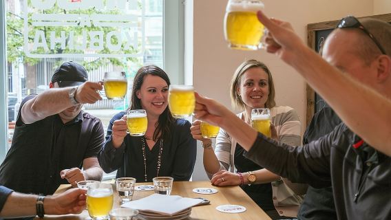 Tour di Degustazione di Cibo e Birra a Praga con Café Louvre