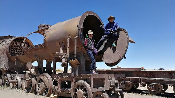 Uyuni Salt Flats 1 day + photo session + Sunset (Spanish)