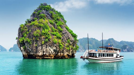 Halong Bay Full-Day Adventure Cruise from Hanoi