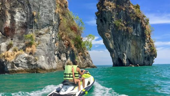 Self-drive motor-powered boat island hopping experience in Phuket (6 islands experience/professional instructor guidance/multiple models available)