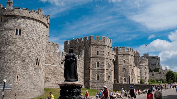 London: Stonehenge, Bath & Windsor