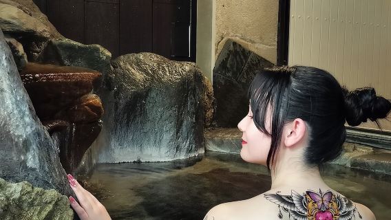 Tattoo-friendly open-air Onsen & drink