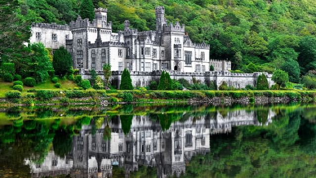 From Galway: Guided tour of Connemara with 3 hour stop at Connemara National Pk.