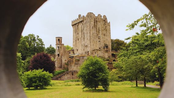 Blarney Stone, Rock of Cashel and Cahir Castles Tour from Dublin