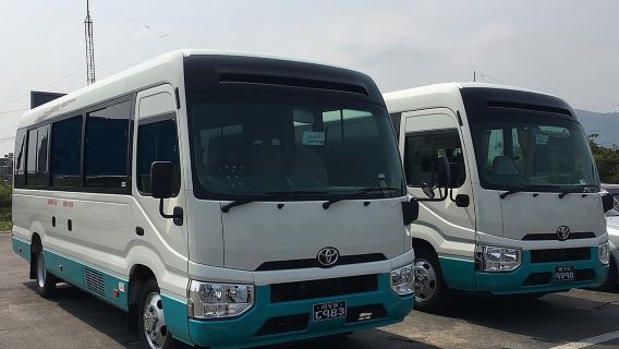 Von Kathmandu nach Pokhara Ac Toyota Coaster Deluxe Coach