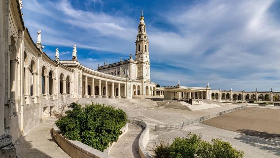 From Lisbon: Private Fátima, Nazaré & Óbidos Day Trip