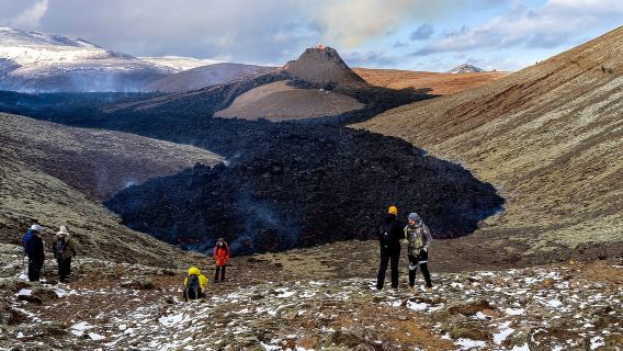 Reykjavík : randonnée sur le volcan, visite de Grindavík et du Blue Lagoon