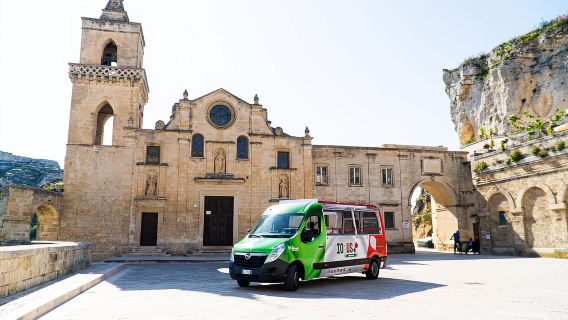 Matera: Recorrido en autobús descapotable con entrada a Casa Grotta