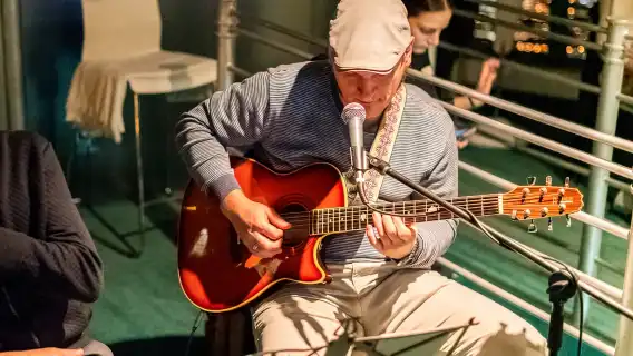 Budapest: Candlelit Dinner River Cruise with Live Music