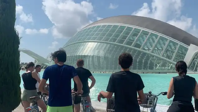 Valencia: City Highlights E-Bike/Bike Tour with Guide
