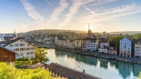 瑞士盧塞恩班霍夫大街+林登霍夫山+蘇黎世教堂+萊茵瀑布一日遊