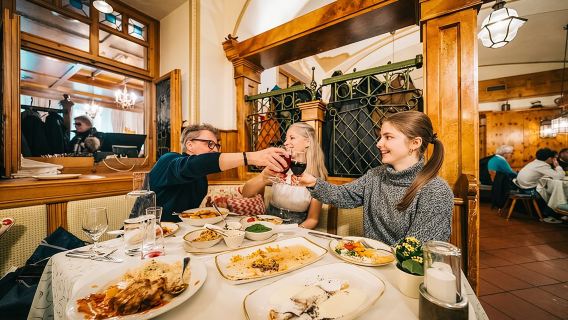 Authentic Vienna Food Tour inc. lunch, street food, 3 drinks