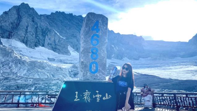 ทัวร์ 1 วัน ภูเขาหิมะมังกรหยก สายเคเบิลใหญ่ + หุบเขาพระจันทร์สีน้ำเงิน + พระอาทิตย์ส่องแสงบนยอดเขาทองคำ / บริการรับส่ง / ตั๋วทางการรับประกัน ที่ลี่เจียง