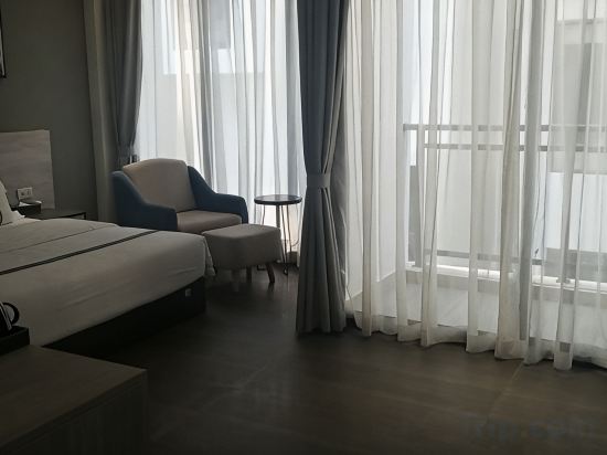 520 Seaview Hotel - Tap to explore photos