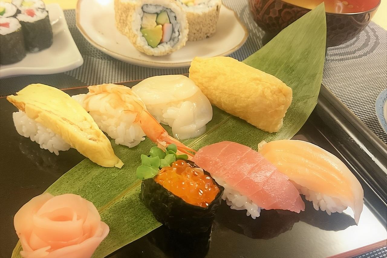 Corso di 3 ore di preparazione del sushi in piccoli gruppi a Tokyo