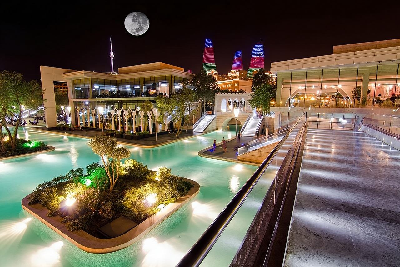 Baku Lights: the Night Tour illuminated by Baku lights