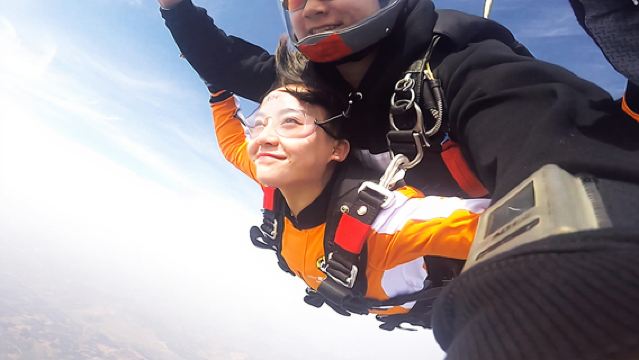 太原旅拍【山西太原赫茲4000米直升機雙人高空跳傘【專業高清視頻拍攝】】