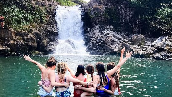 Avventura nella cascata nella giungla a Maui