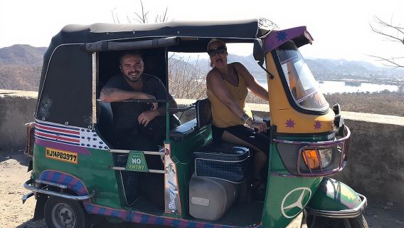 ทัวร์ส่วนตัวชมเมืองชัยปุระแบบเต็มวันโดยรถตุ๊กตุ๊กพร้อมบริการรับส่ง