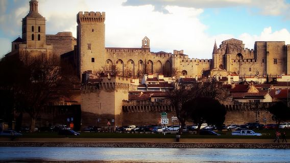 1-day tour to Avignon + Pont du Gard + Les Baux-de-Provence + Châteauneuf-du-Pape wine tasting in France