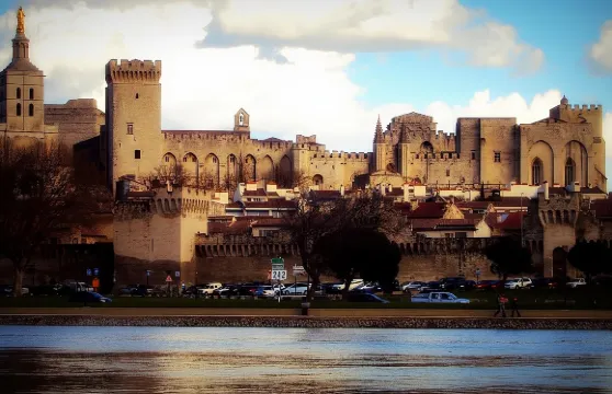 法國阿維尼翁+教皇新堡+加爾橋+萊博一日遊:感受普羅旺斯精粹